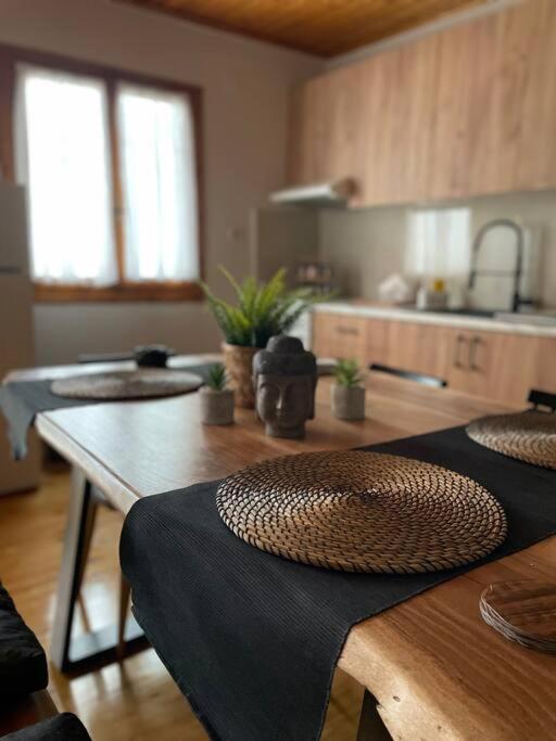 Politis' Wooden House Apartment